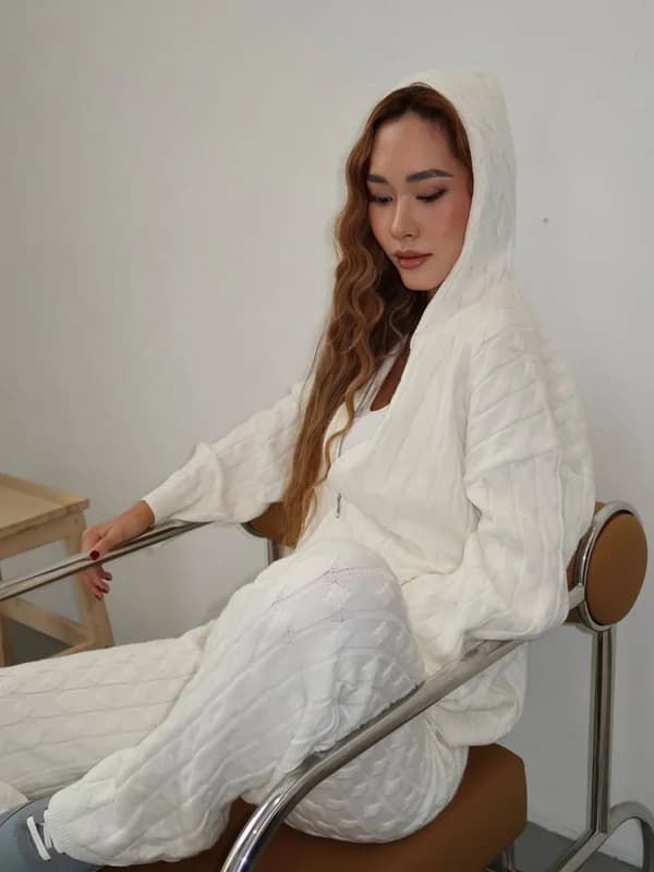 Двойка вязанные косички